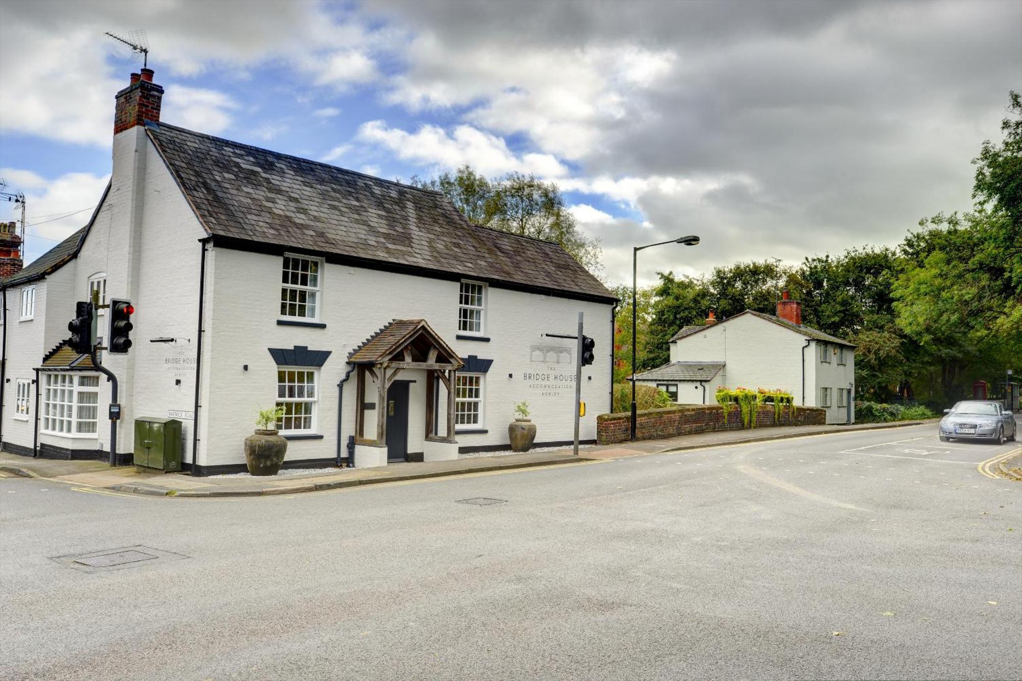 The Bridge House Henley Hotel Exterior photo
